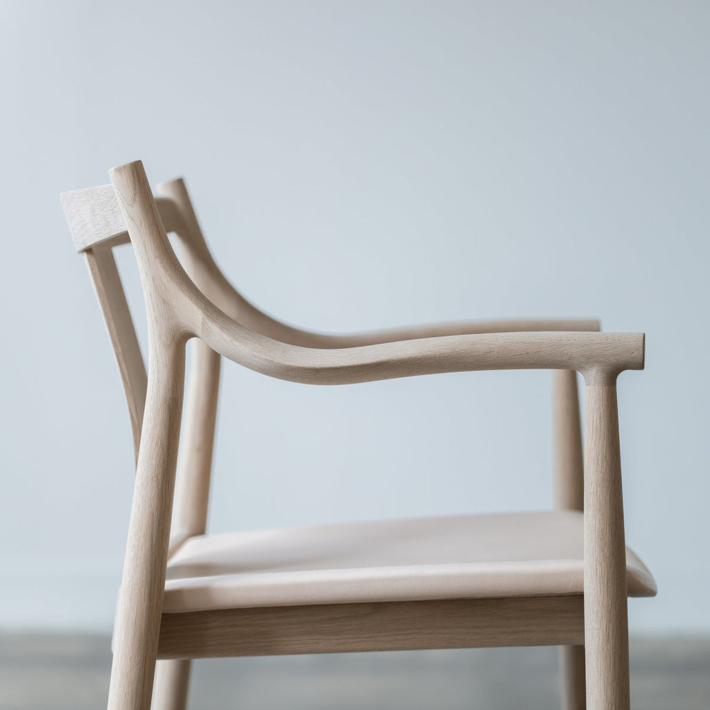 Chaise de salle à manger avec assise en bois