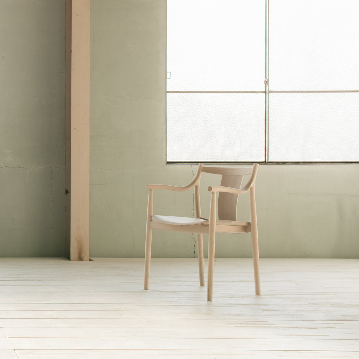 Chaise de salle à manger avec assise en bois