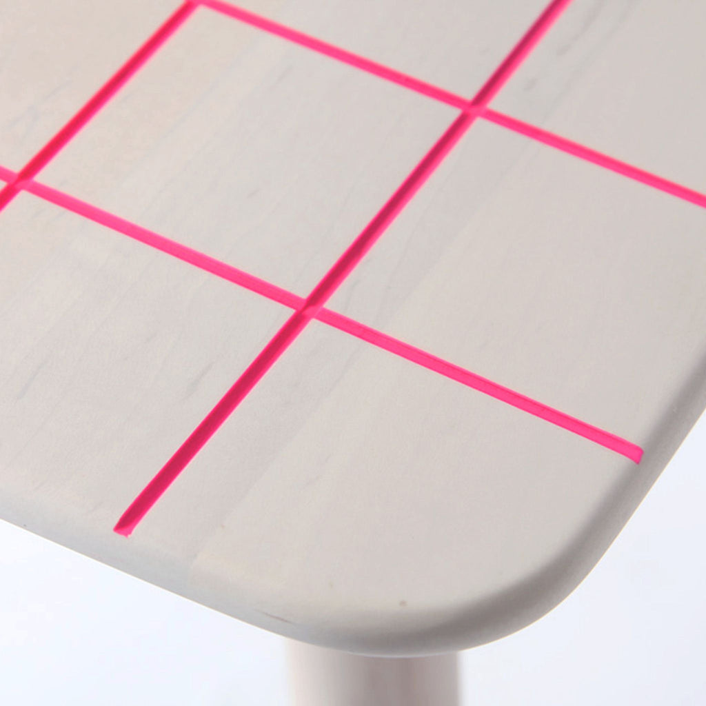 TABOURET COULEUR ROSE QUADRILLÉ