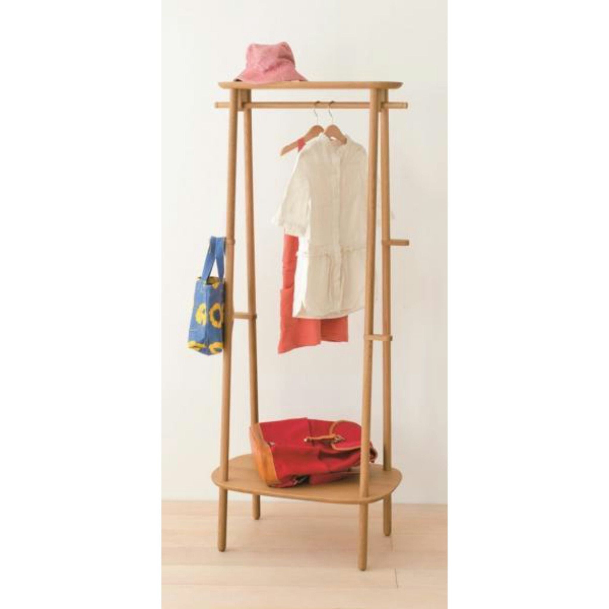 Porte-cintres (peut également servir à ranger des objets)